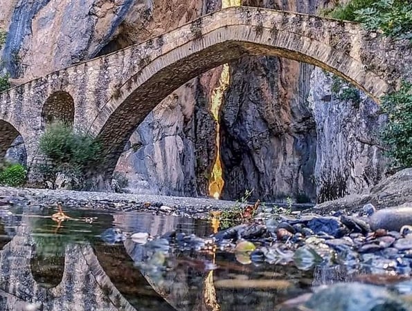 Το μπαλκόνι του Όρλιακα - Σπήλαιο, Γρεβενά