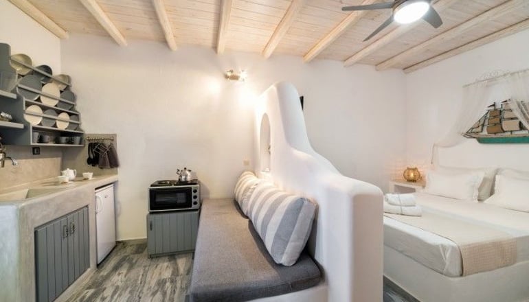 Blue Waves Suites & Apartments Paros