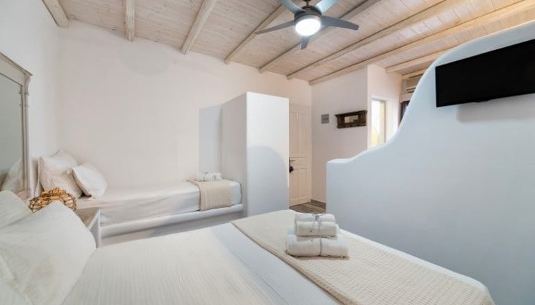 Blue Waves Suites & Apartments Paros