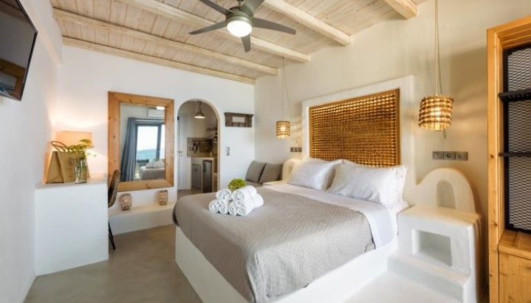 Blue Waves Suites & Apartments Paros