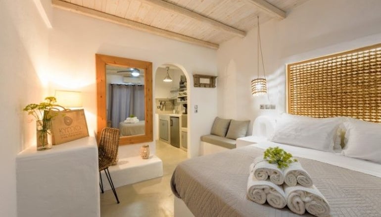 Blue Waves Suites & Apartments Paros