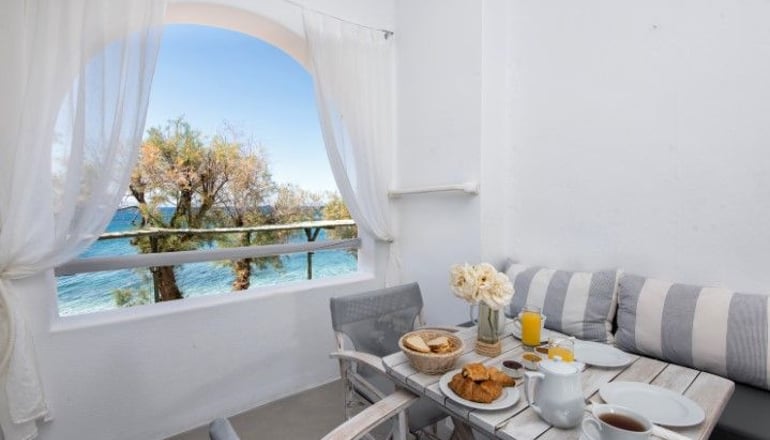 Blue Waves Suites & Apartments Paros