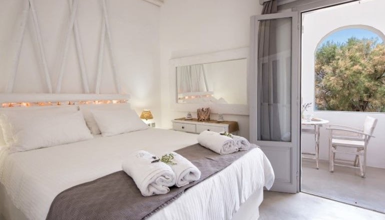 Blue Waves Suites & Apartments Paros