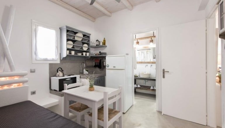 Blue Waves Suites & Apartments Paros