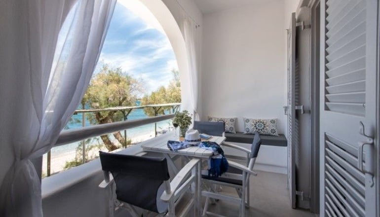 Blue Waves Suites & Apartments Paros