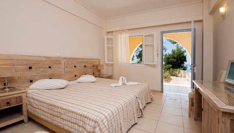 4* Alonissos Beach Bungalows & Suites Hotel - Αλόννησος