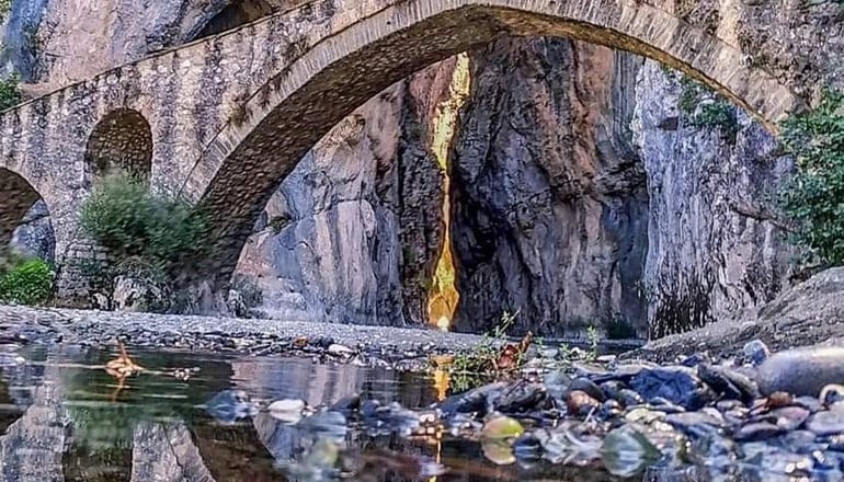 Το μπαλκόνι του Όρλιακα - Σπήλαιο, Γρεβενά