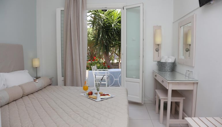 4* Benois Hotel Syros