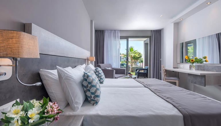 Dionysos Hotel & Suites