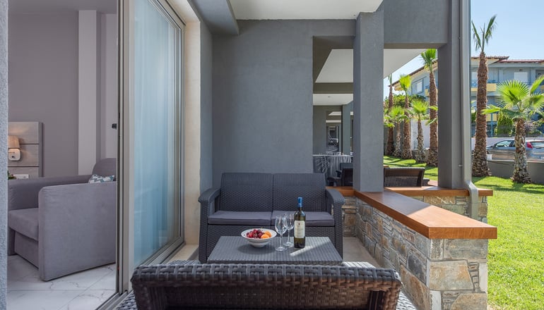 Dionysos Hotel & Suites