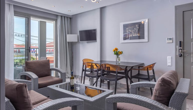 Dionysos Hotel & Suites