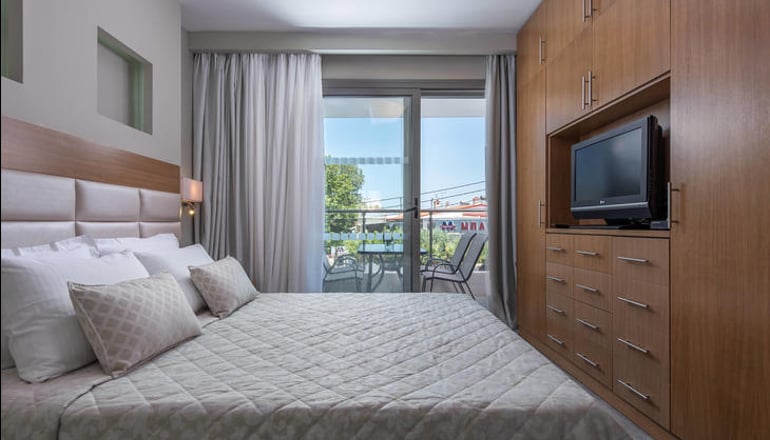 Dionysos Hotel & Suites