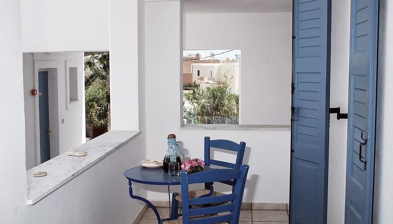 Manos Syros - Μέγας Γυαλός, Σύρος