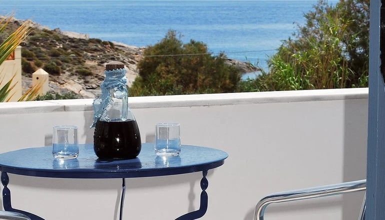 Manos Syros - Μέγας Γυαλός, Σύρος