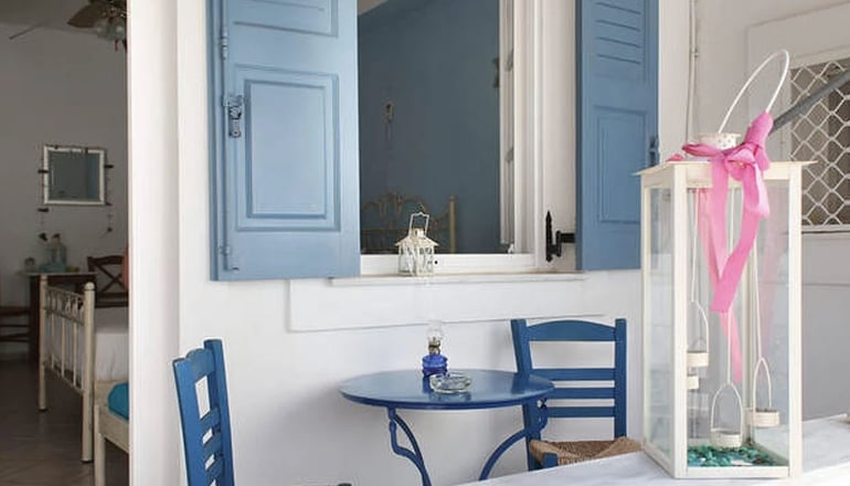 Manos Syros - Μέγας Γυαλός, Σύρος